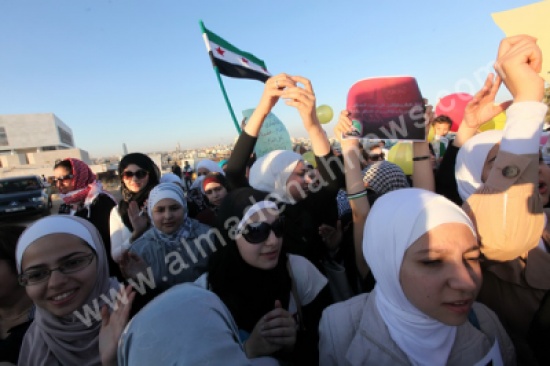 اعتصام أمام السفارة السورية للمطالبة بمحاسبة نظام الأسد وطرد السفير سليمان ( صور )